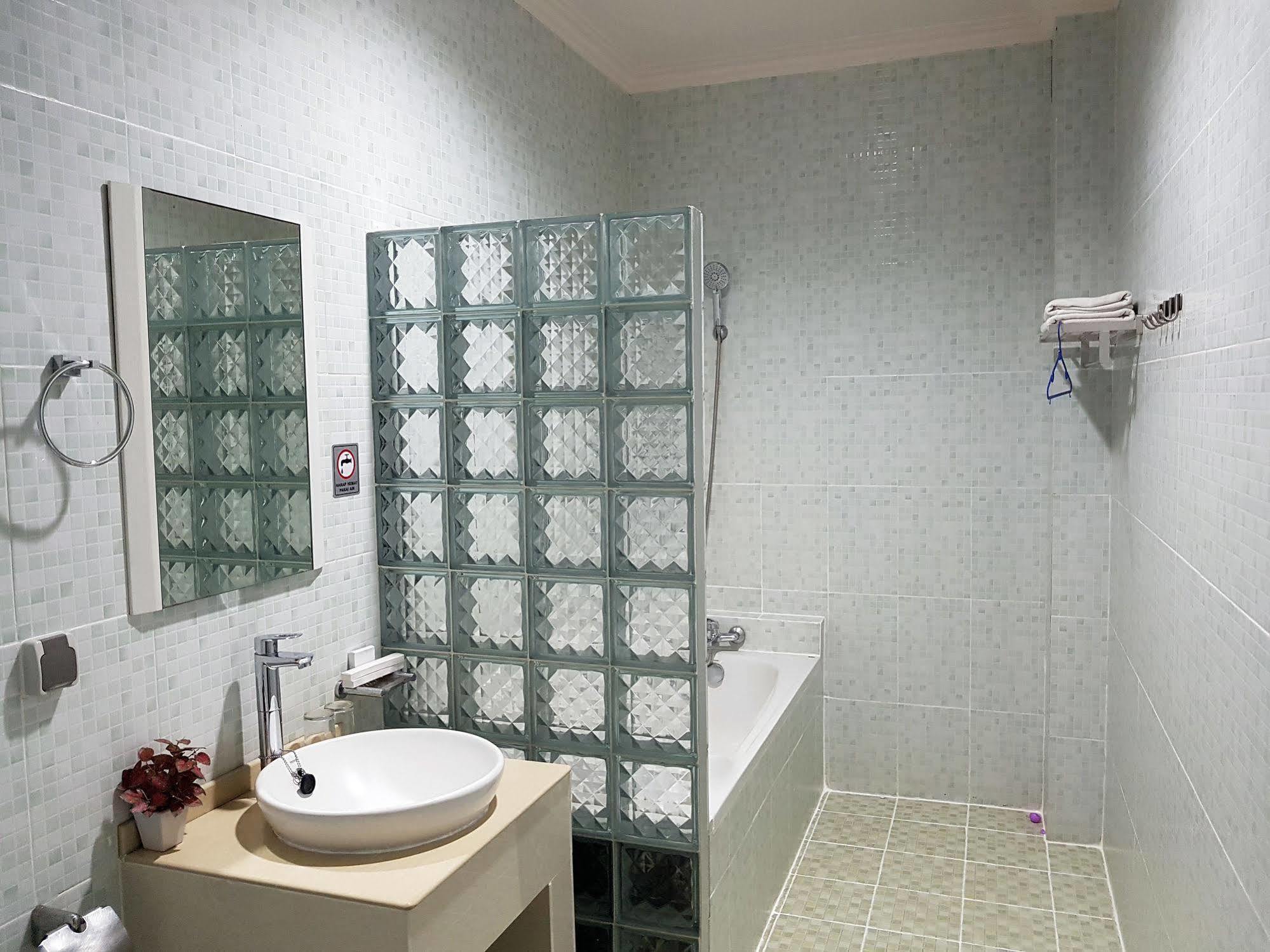 Rene Hotel Γιογκιακάρτα Εξωτερικό φωτογραφία